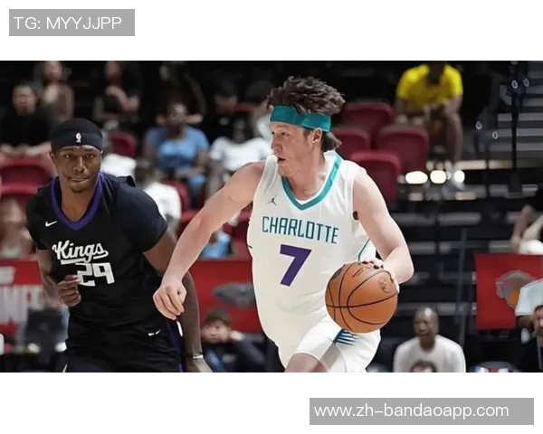 克尼佩尔三场比赛连续得分20成为本届新秀中的首位表现稳定的球员 克尼佩尔三场比赛连续得分20成为本届新秀中的首位表现稳定的球员