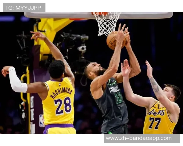 戈贝尔半场表现抢眼7投6中斩获12分7篮板1盖帽多次快攻扣篮展现实力